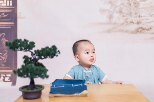 樟树宝宝眼睛突然肿了